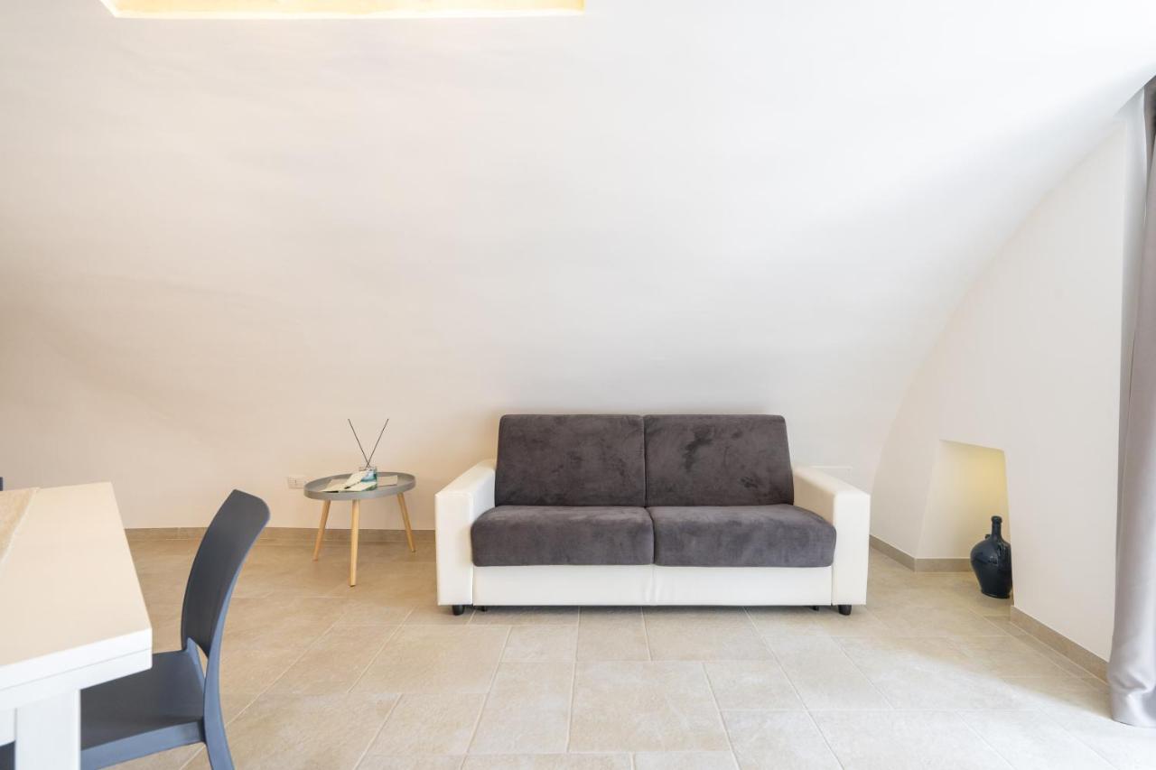 Suite La Scala Del Borgo Cisternino Exterior photo