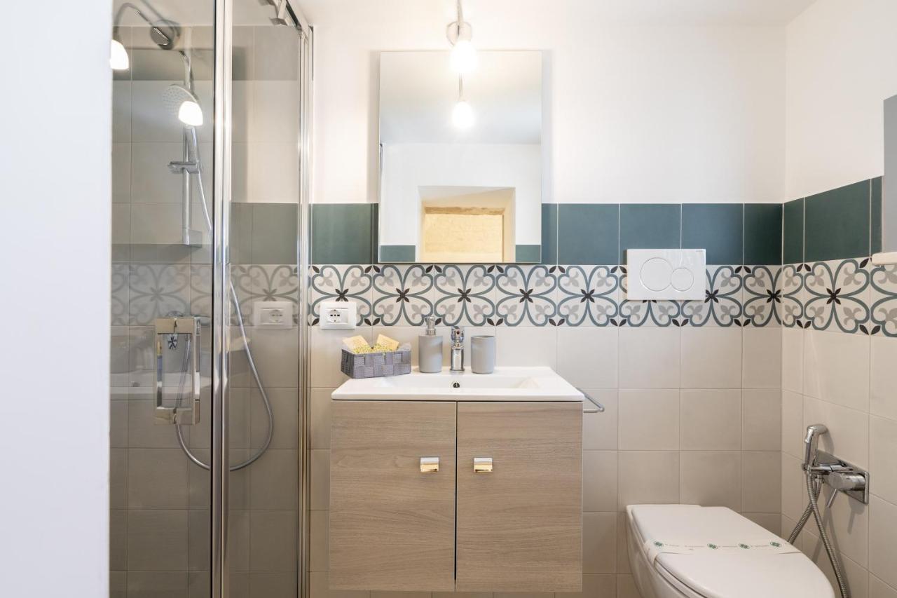 Suite La Scala Del Borgo Cisternino Exterior photo