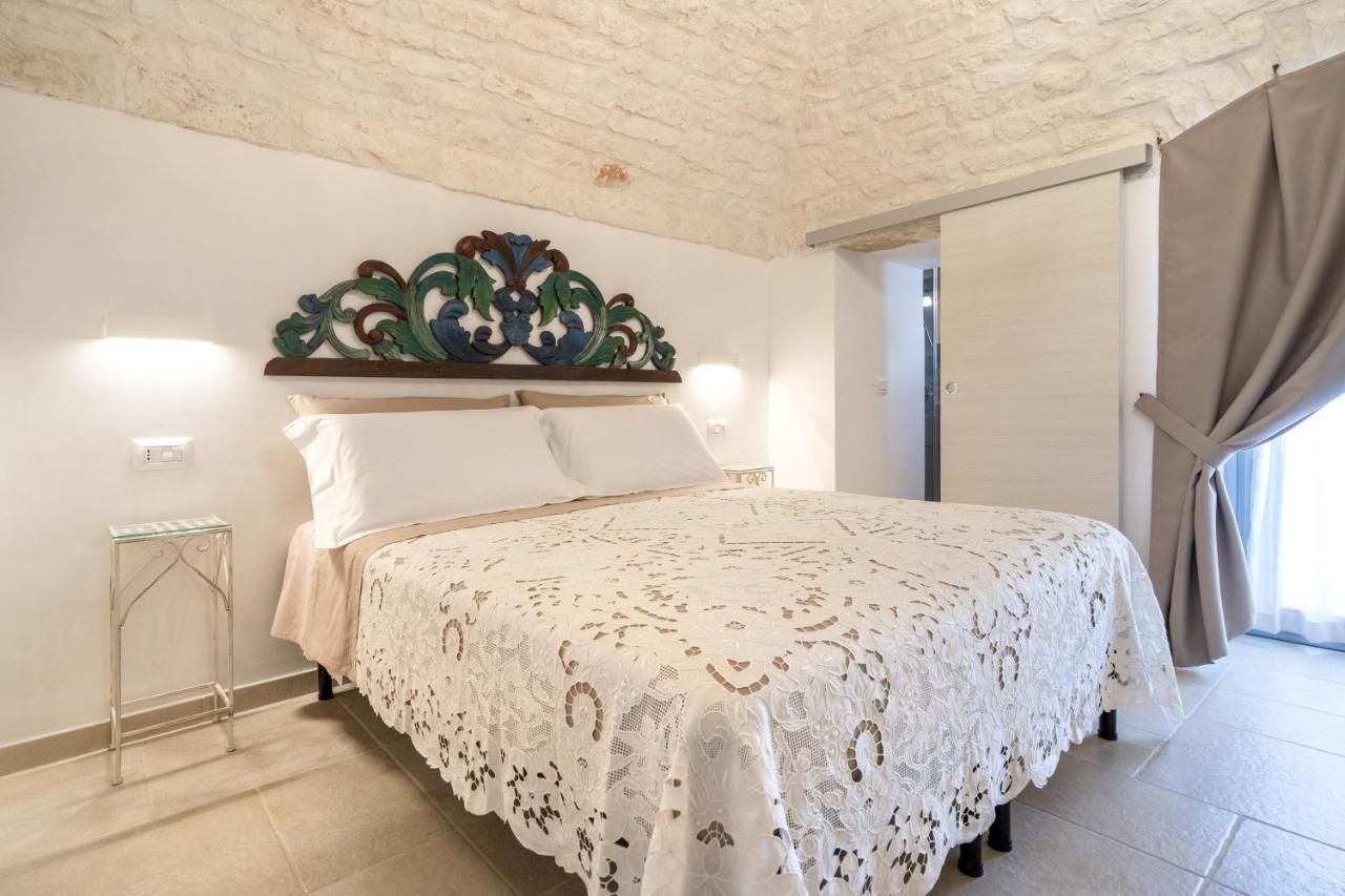 Suite La Scala Del Borgo Cisternino Exterior photo