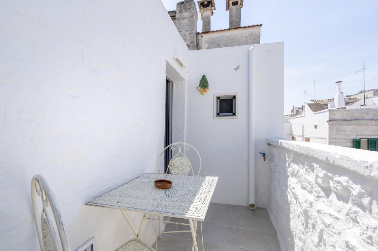 Suite La Scala Del Borgo Cisternino Exterior photo